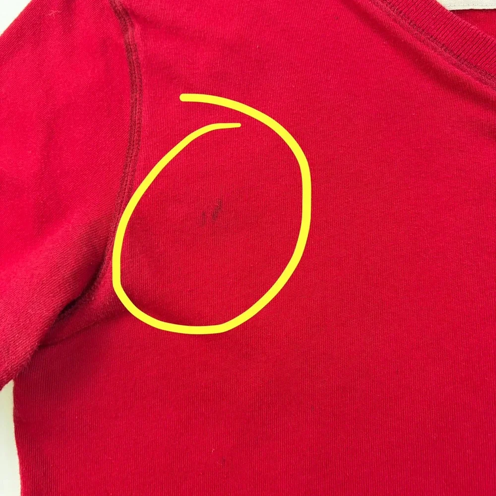Y2K Aeropostale V-Neck Graphic T-Shirt Mens XS Red Aero NY Applique Cotton Tee